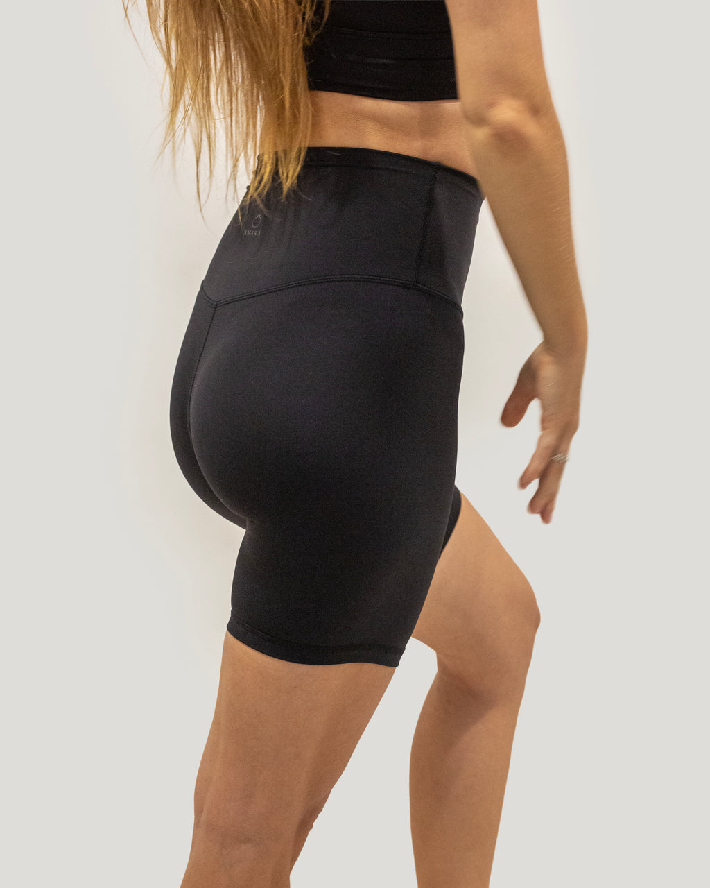 ZAHRA Shorts Velvet Black