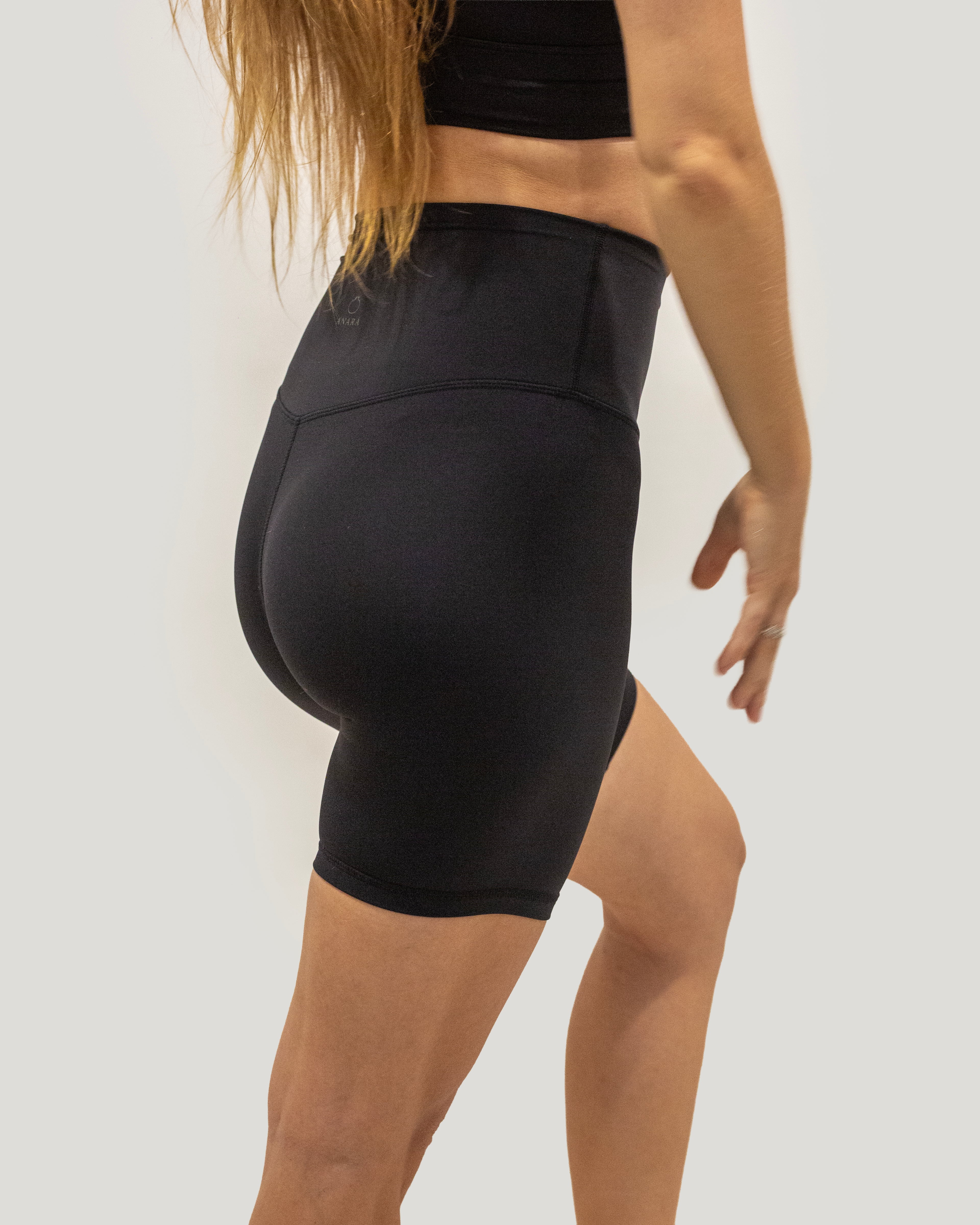 ZAHRA Shorts Velvet Black